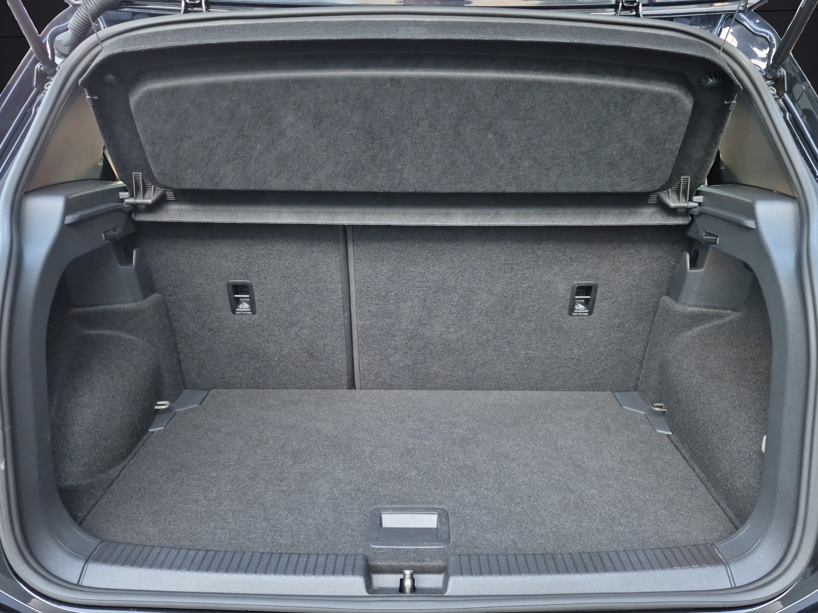 Fahrzeugabbildung Volkswagen T-Cross TSI Goal DSG LED AHK Navi AID ACC Park-Assist SH LM