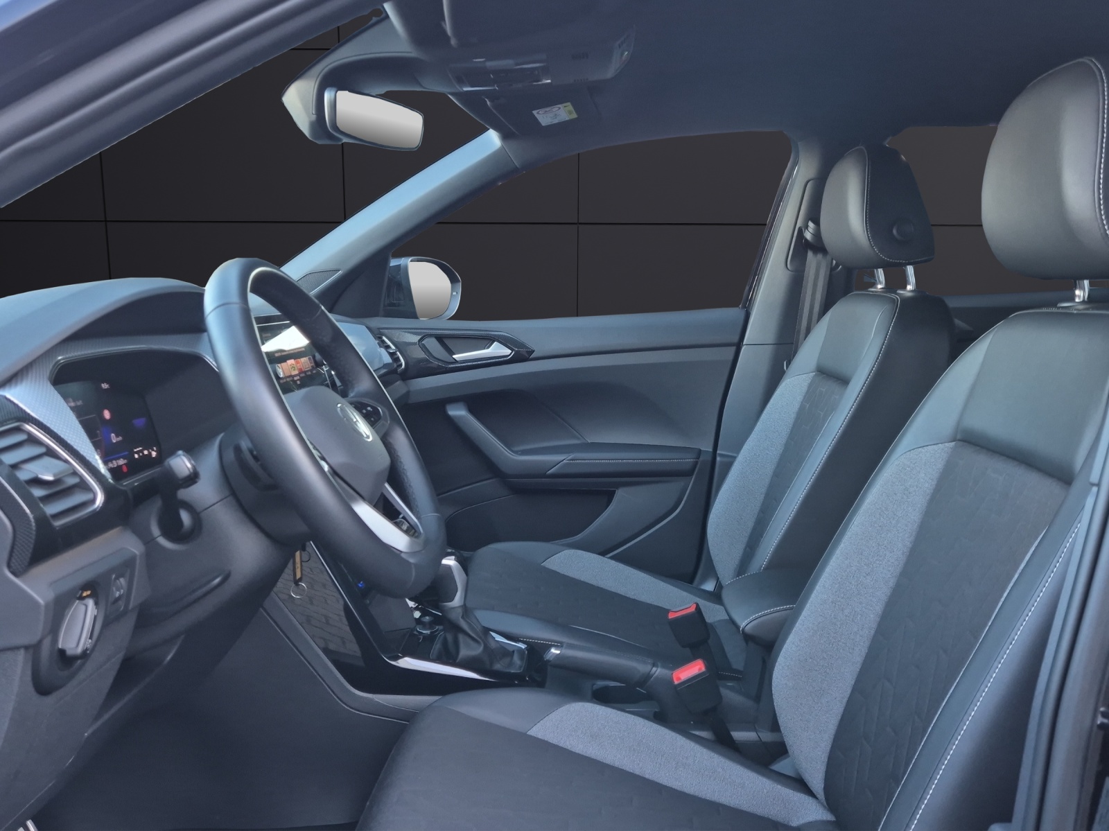 Fahrzeugabbildung Volkswagen T-Cross TSI Goal DSG LED AHK Navi AID ACC Park-Assist SH LM