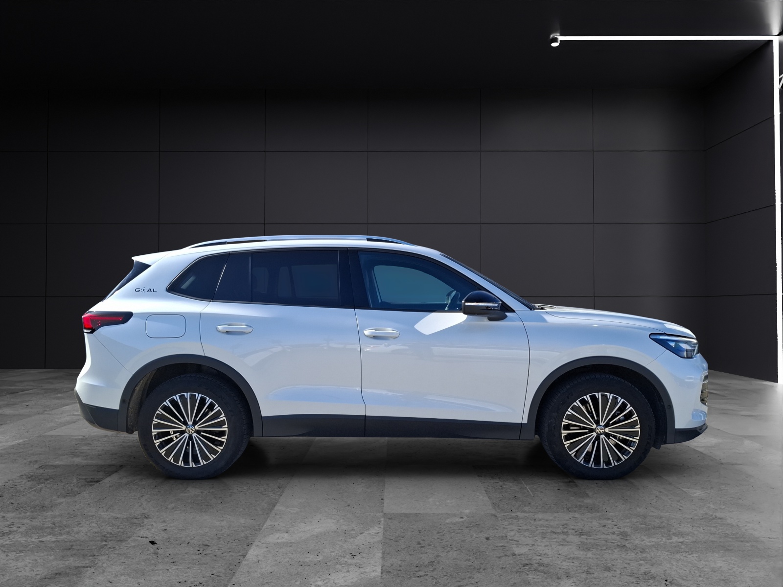 Fahrzeugabbildung Volkswagen Tiguan TDI Goal DSG Standhzg. AHK LED Navi AID ACC RFK SH