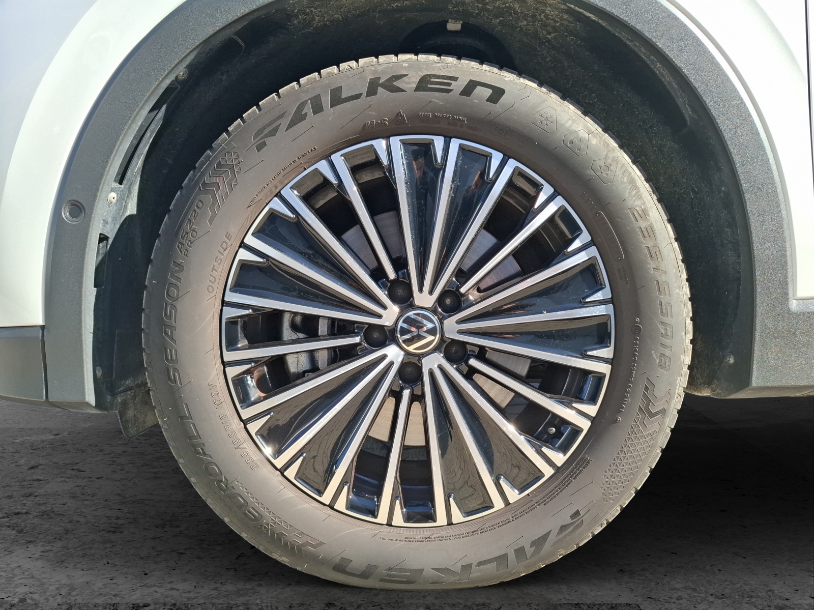 Fahrzeugabbildung Volkswagen Tiguan TDI Goal DSG Standhzg. AHK LED Navi AID ACC RFK SH