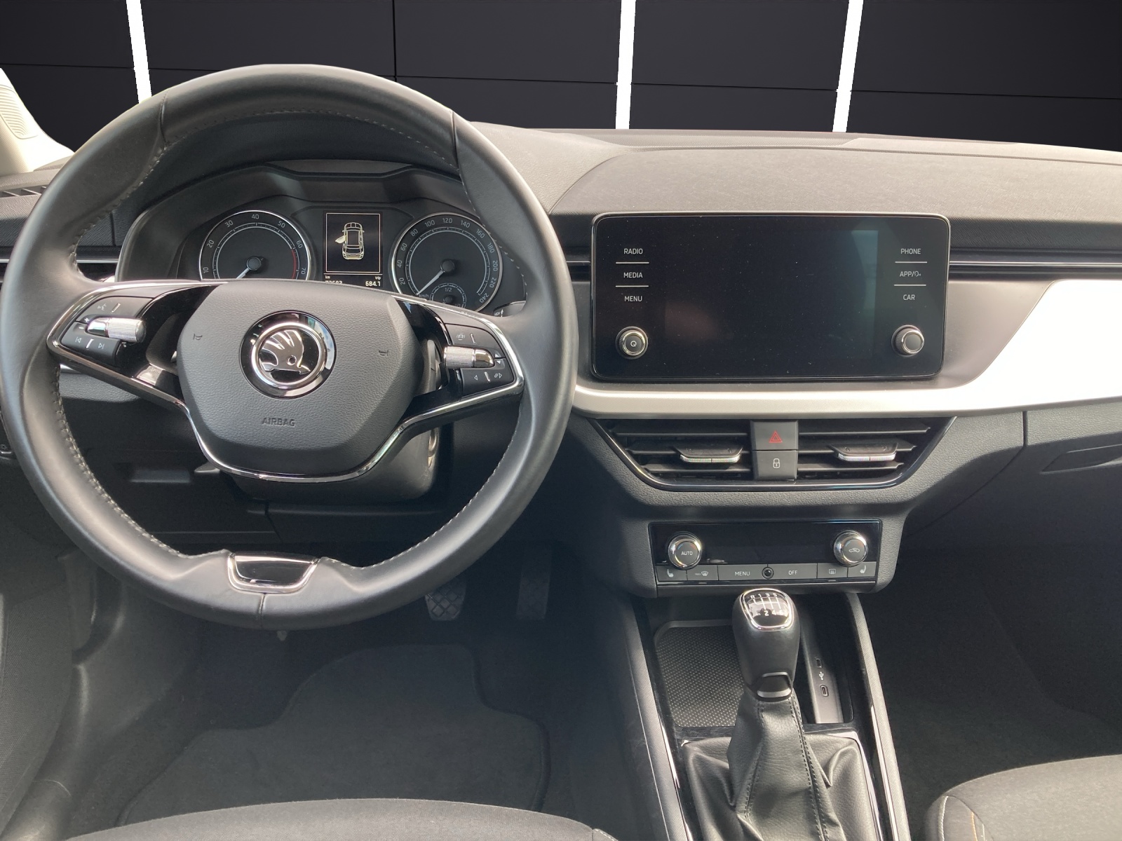 Fahrzeugabbildung SKODA Kamiq TSI Drive-125 LED Climatronic GRA PDC SH LM