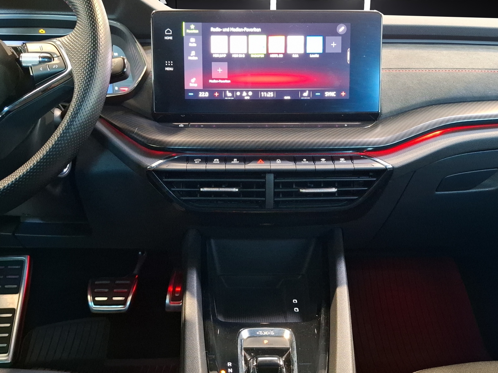 Fahrzeugabbildung SKODA Octavia Combi RS TDI DSG 4x4 Matrix Navi HUD VC ACC SH 18