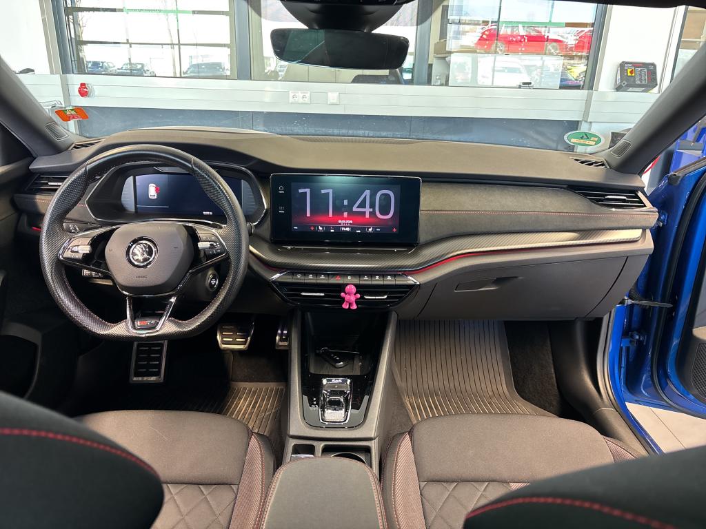 Fahrzeugabbildung SKODA Octavia Combi RS TDI DSG 4x4 Matrix Navi HUD VC ACC SH 18