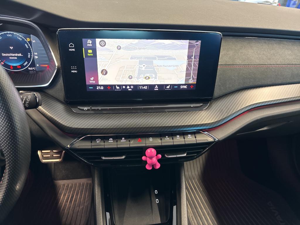 Fahrzeugabbildung SKODA Octavia Combi RS TDI DSG 4x4 Matrix Navi HUD VC ACC SH 18