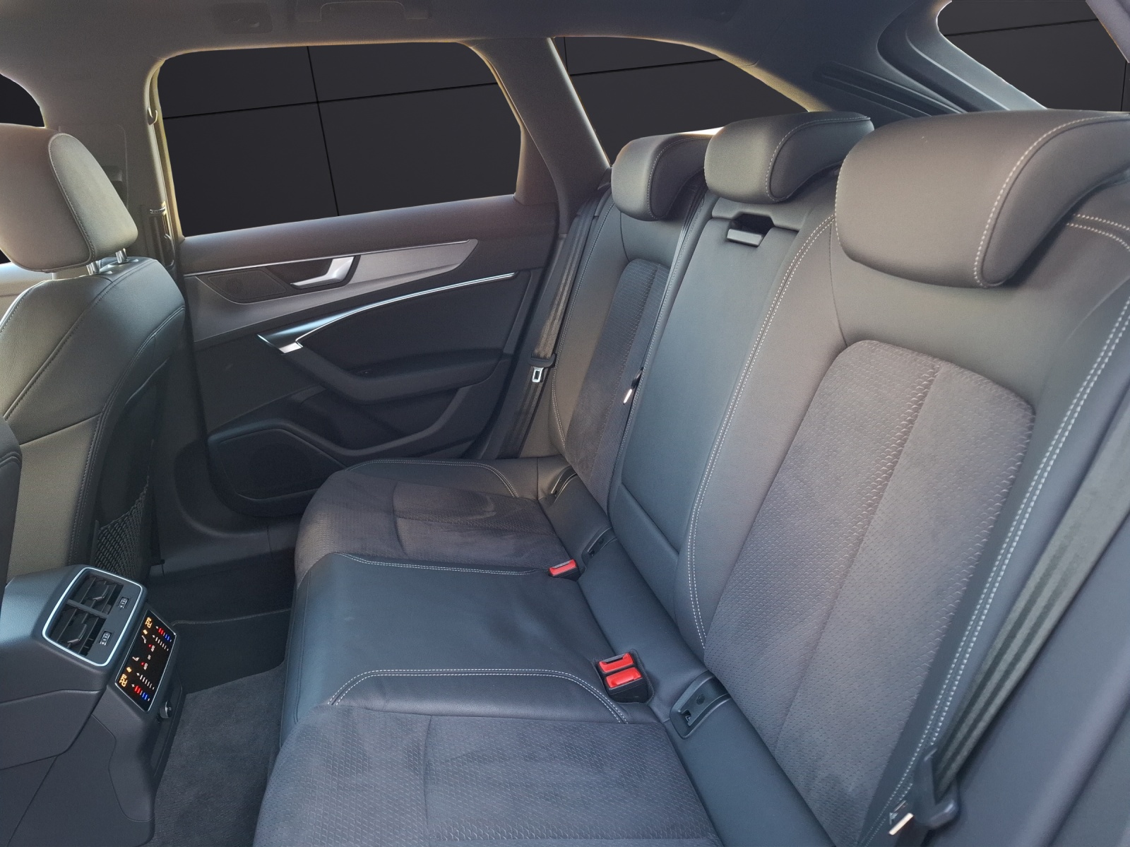 Fahrzeugabbildung Audi A6 Avant 45 TFSI sport quattro S-tronic STH LED AHK Navi AVC Pano ACC SH 19