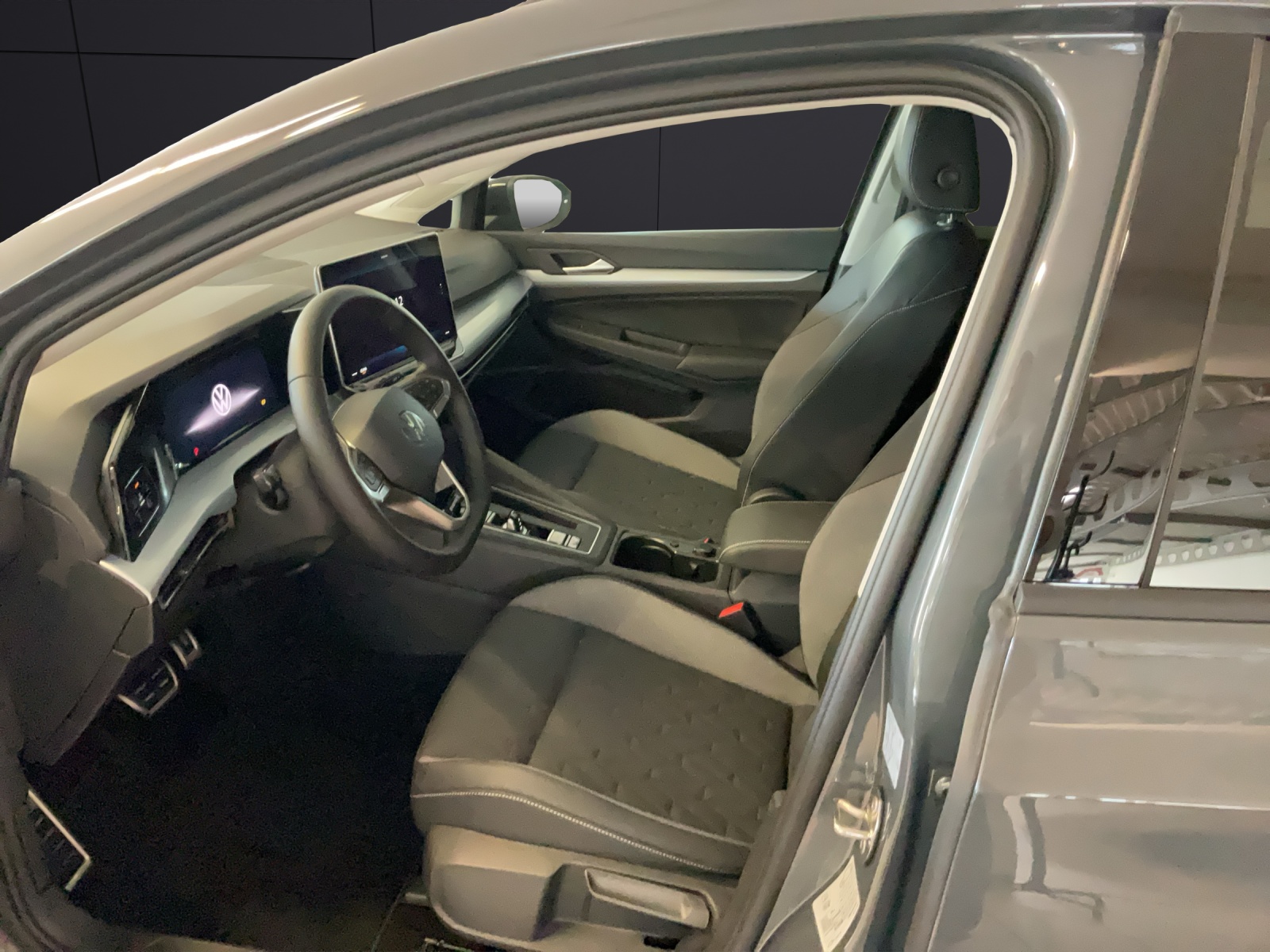 Fahrzeugabbildung Volkswagen Golf VIII Variant Energy TSI DSG AHZV NAVI LED DAB ACC