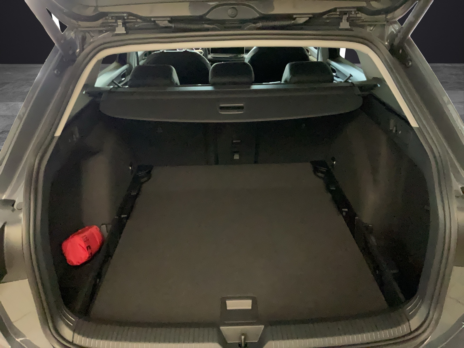 Fahrzeugabbildung Volkswagen Golf VIII Variant Energy TSI DSG AHZV NAVI LED DAB ACC