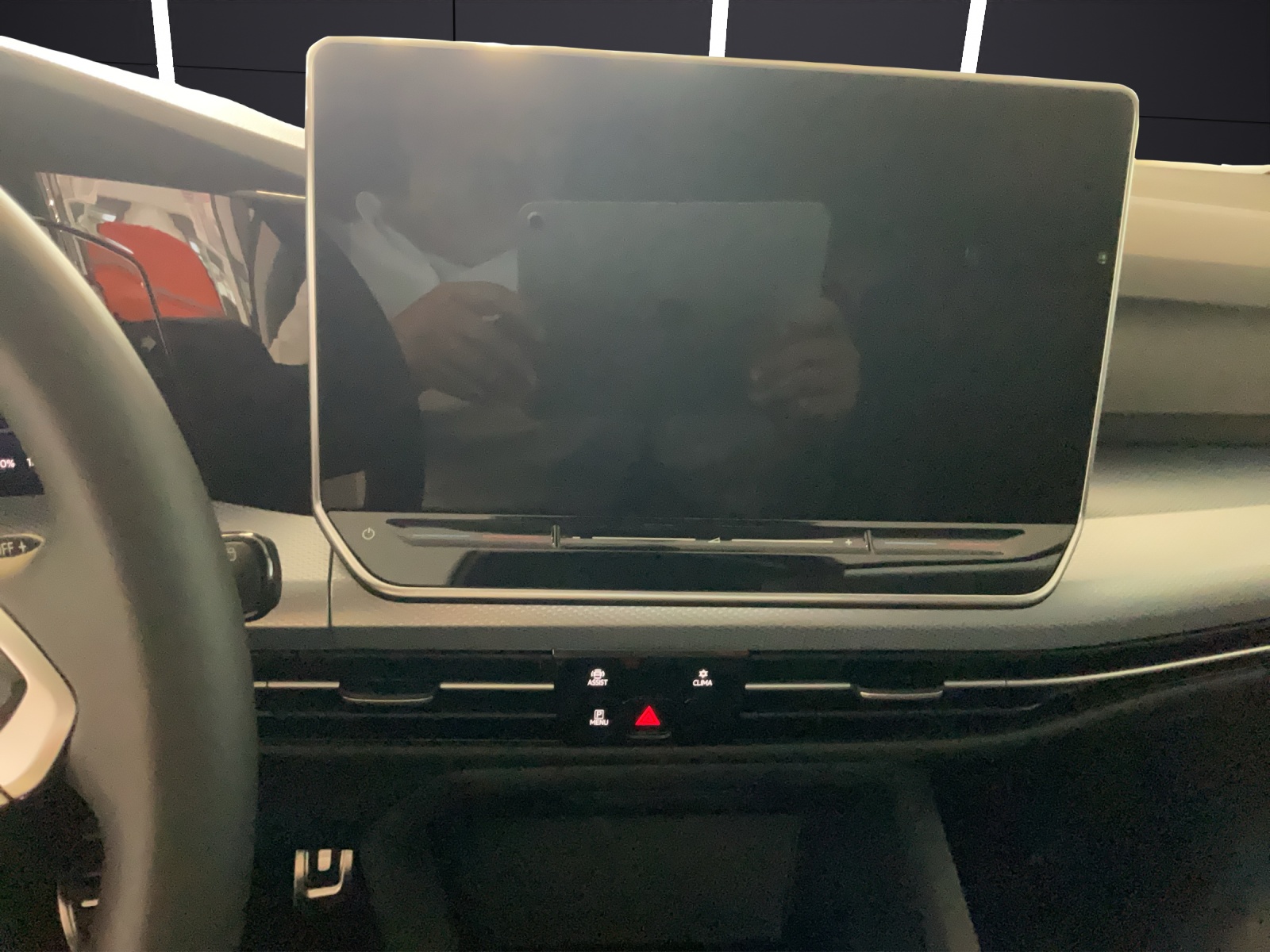 Fahrzeugabbildung Volkswagen Golf VIII Variant Energy TSI DSG AHZV NAVI LED DAB ACC