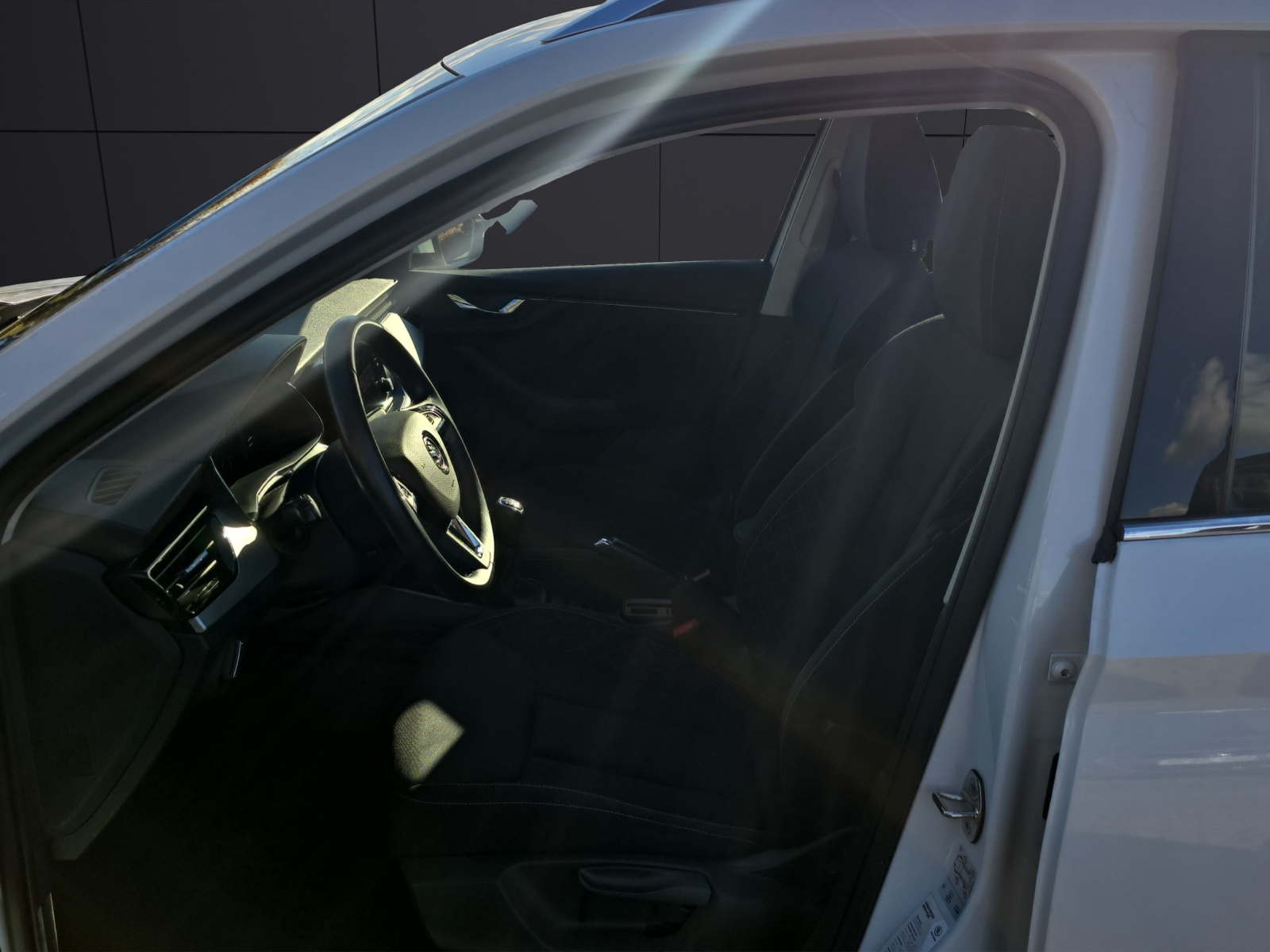 Fahrzeugabbildung SKODA Kamiq Ambition 1.5 TSI LED KLIMA