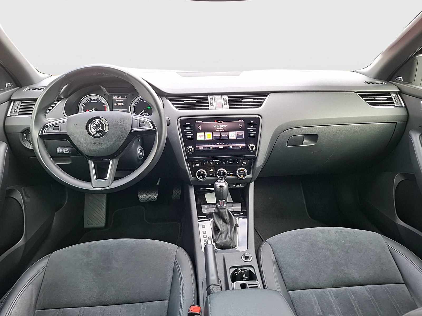 Fahrzeugabbildung SKODA Octavia Combi TSI L&K DSG LED Navi ACC PDC SHZ 18