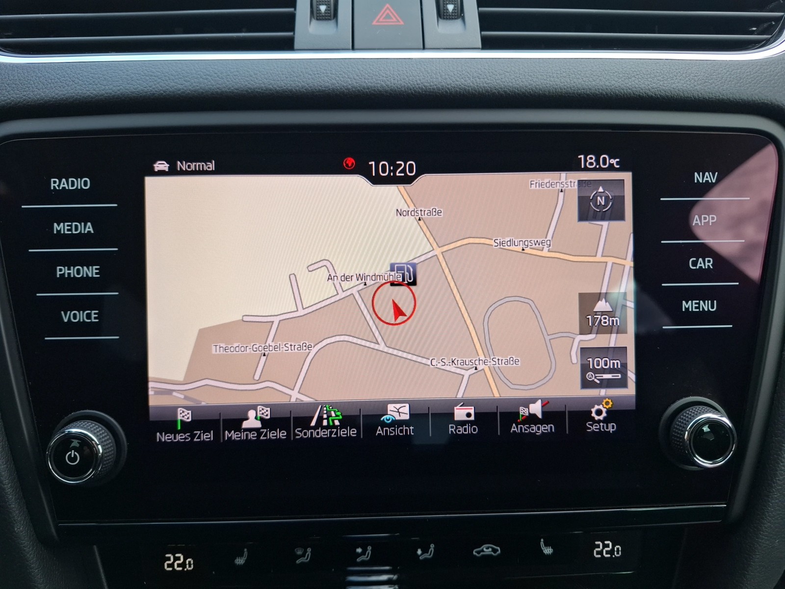 Fahrzeugabbildung SKODA Octavia Combi TSI L&K DSG LED Navi ACC PDC SHZ 18