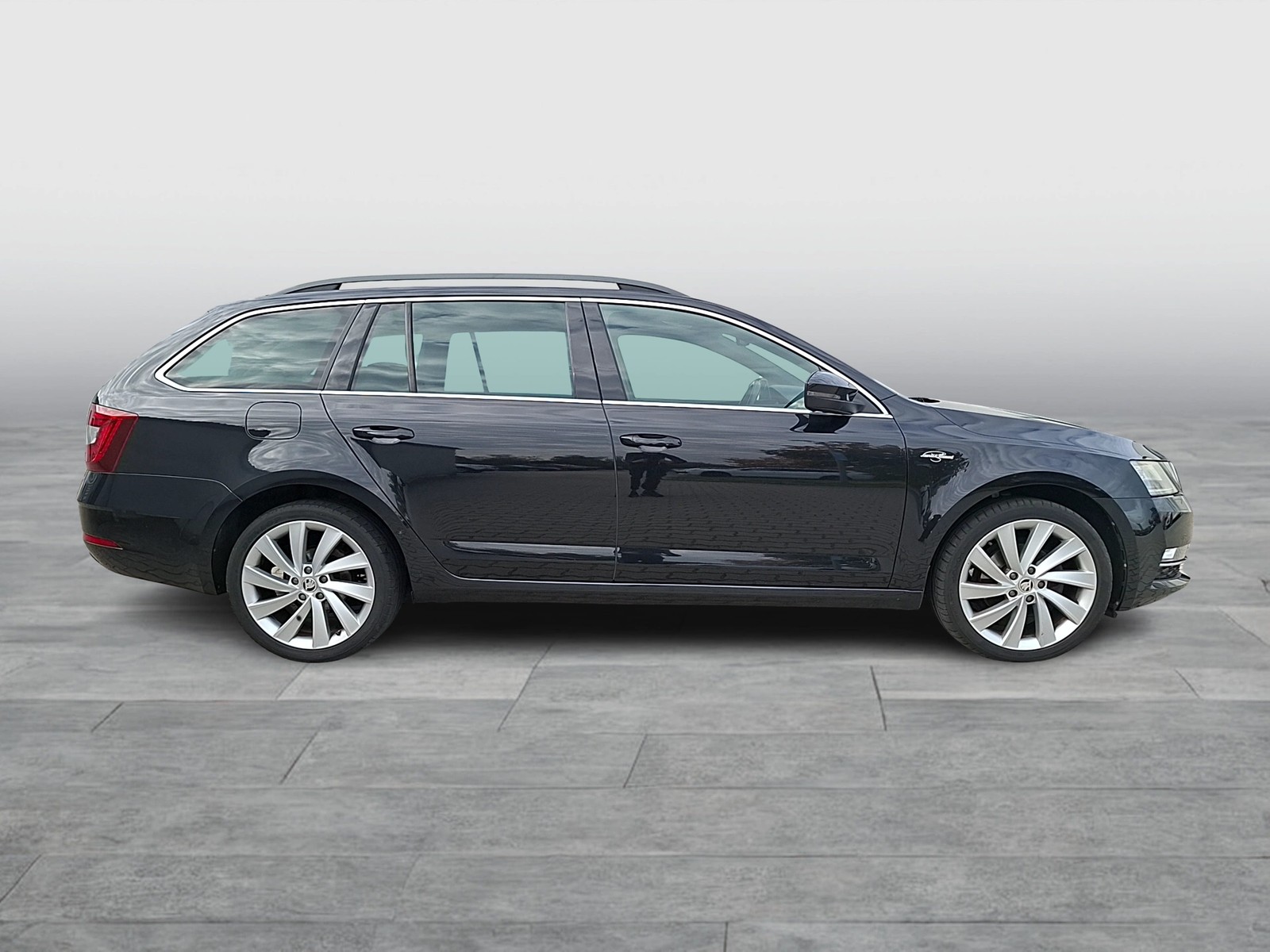 Fahrzeugabbildung SKODA Octavia Combi TSI L&K DSG LED Navi ACC PDC SHZ 18