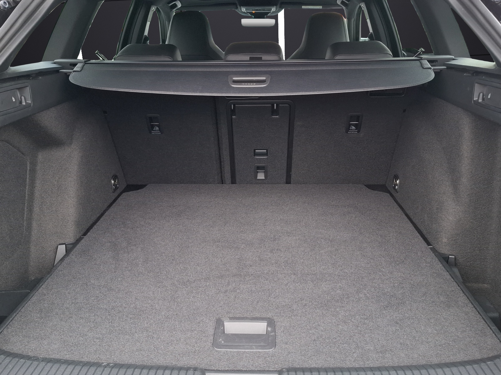 Fahrzeugabbildung Volkswagen Golf VIII Variant TSI R-Line Matrix AHK Navi AID ACC RFK Pano HUD SH