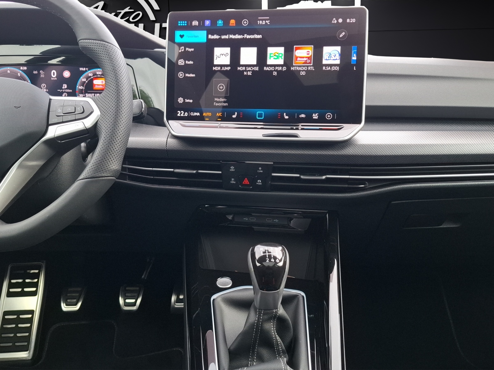 Fahrzeugabbildung Volkswagen Golf VIII Variant TSI R-Line Matrix AHK Navi AID ACC RFK Pano HUD SH