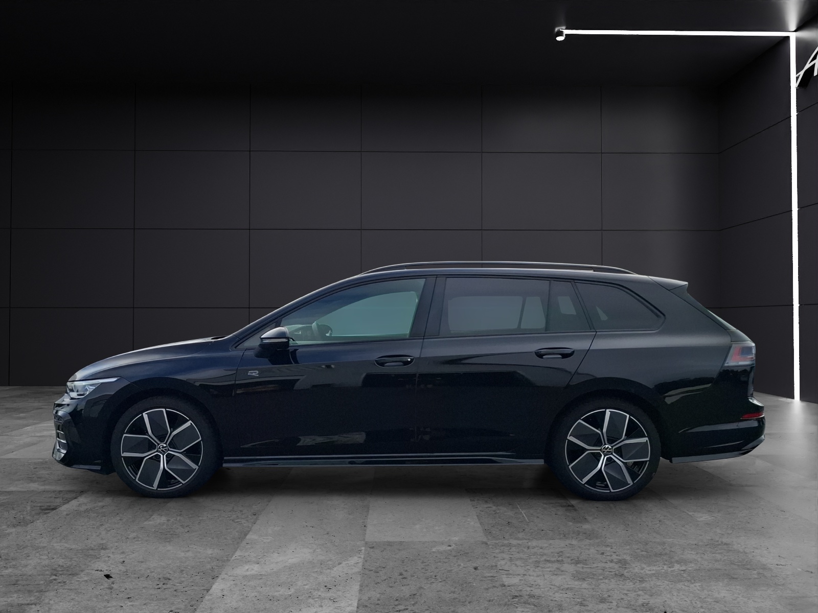 Fahrzeugabbildung Volkswagen Golf VIII Variant TSI R-Line Matrix AHK Navi AID ACC RFK Pano HUD SH