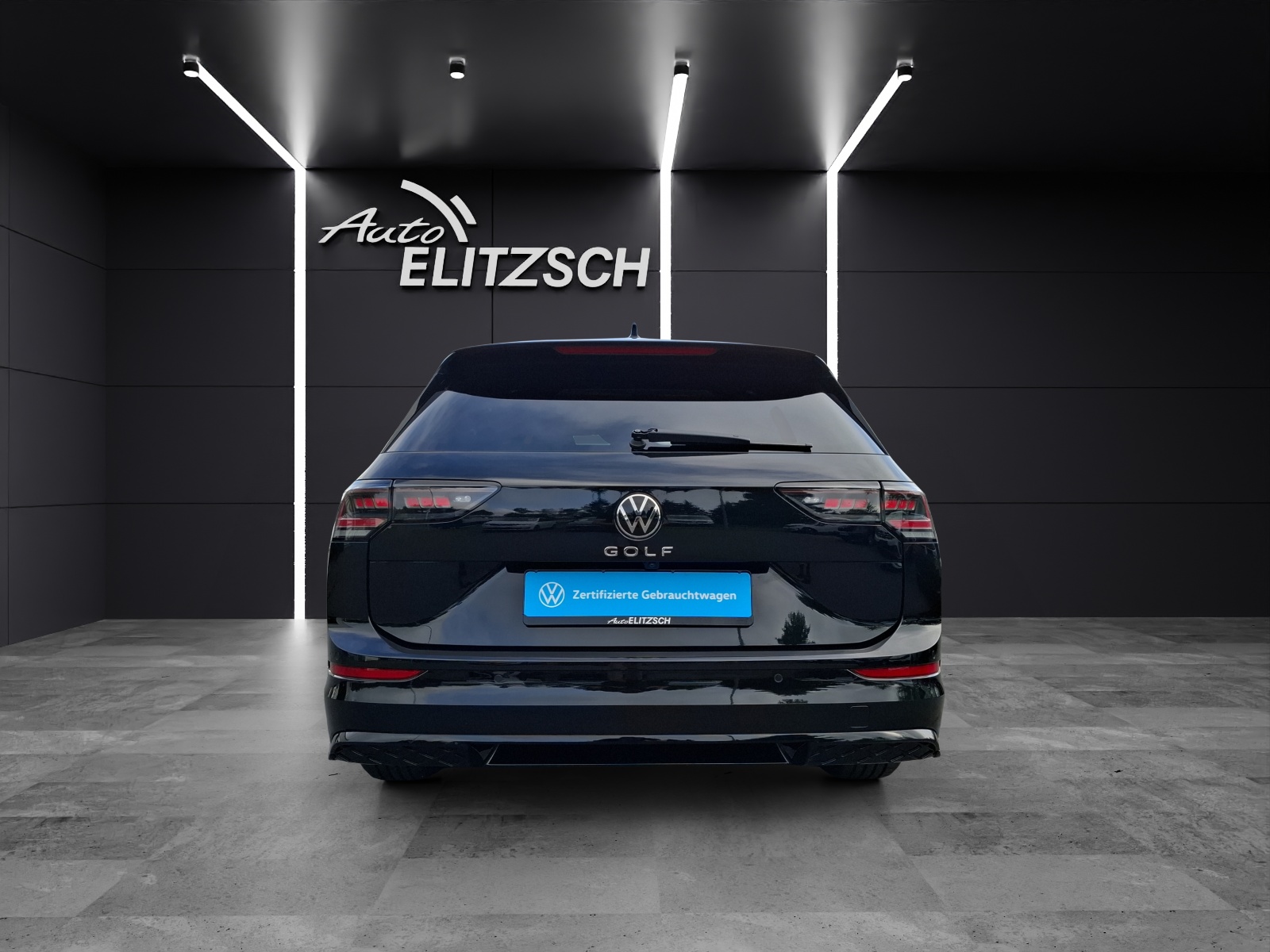 Fahrzeugabbildung Volkswagen Golf VIII Variant TSI R-Line Matrix AHK Navi AID ACC RFK Pano HUD SH