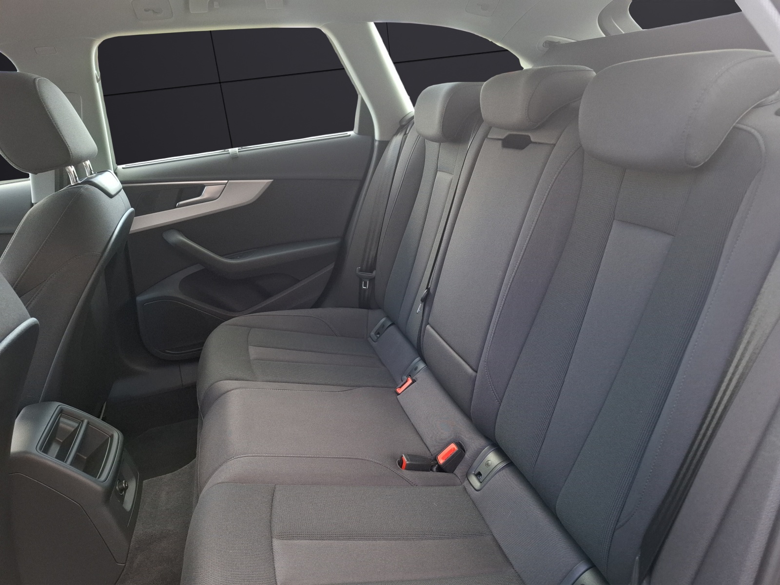 Fahrzeugabbildung Audi A4 Avant 35 TDI Navi GRA PDC SH LM Tiptronic