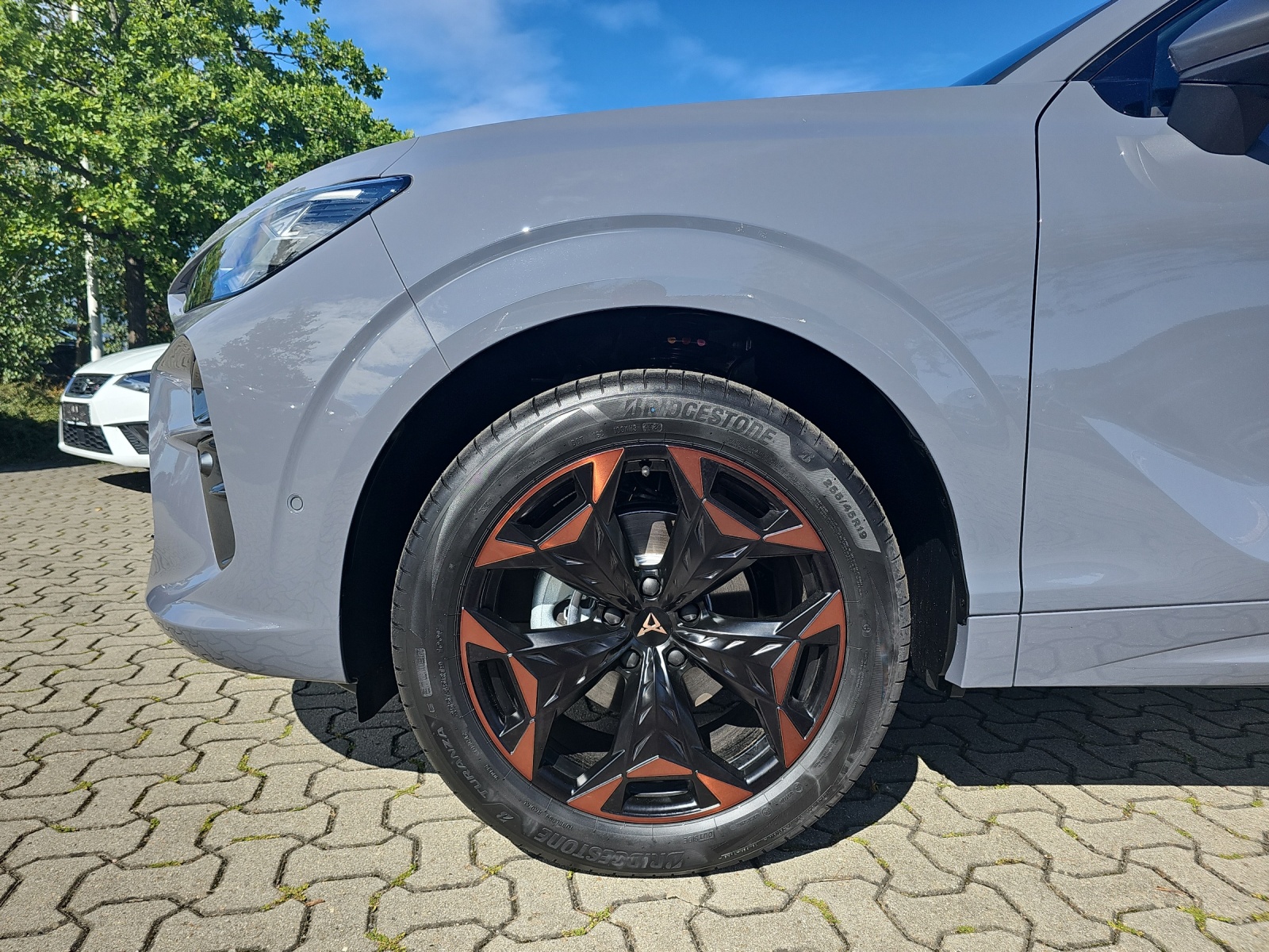 Fahrzeugabbildung CUPRA Terramar 1.5 eTSI DSG ACC LED NAVI