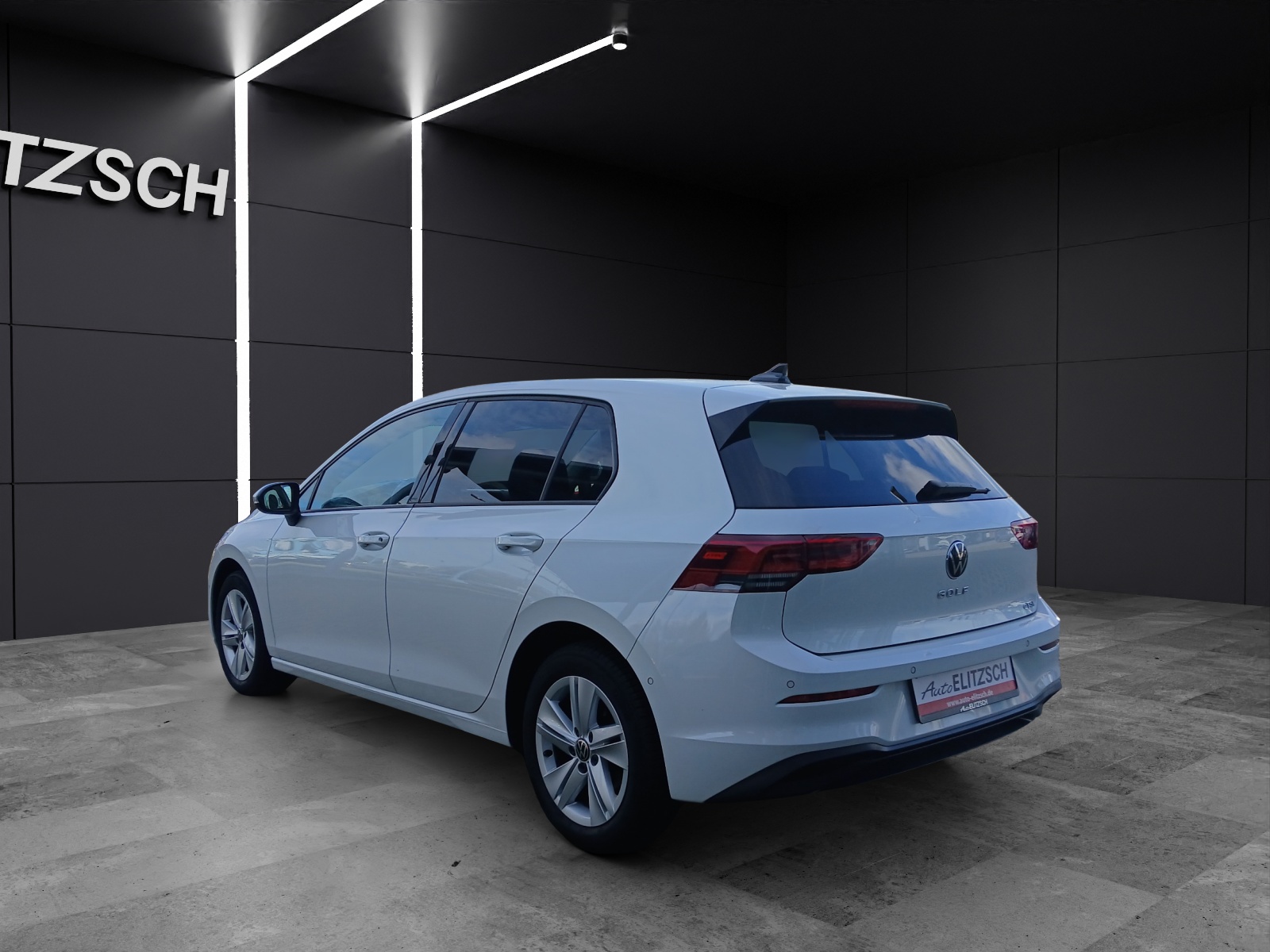 Fahrzeugabbildung Volkswagen Golf VIII eTSI Life DSG LED AHK Navi Pano AID ACC Park-Assist SH