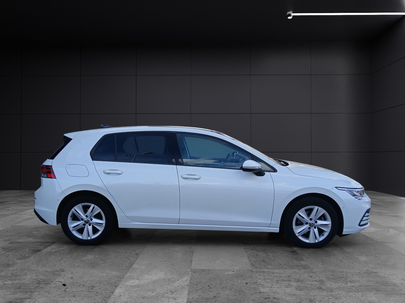 Fahrzeugabbildung Volkswagen Golf VIII eTSI Life DSG LED AHK Navi Pano AID ACC Park-Assist SH