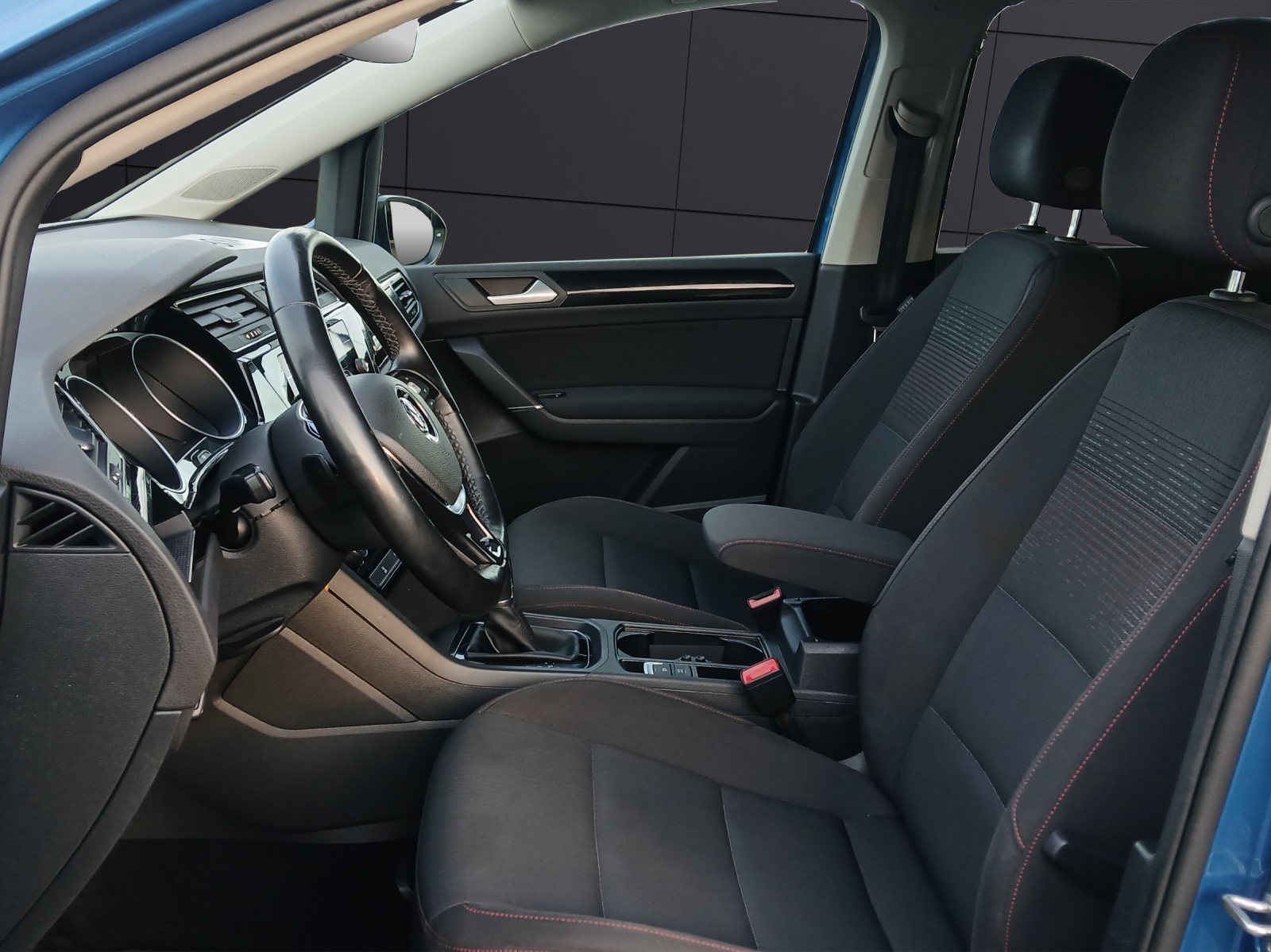 Fahrzeugabbildung Volkswagen Touran TSI Sound DSG LED AHK Navi ACC PDC SH