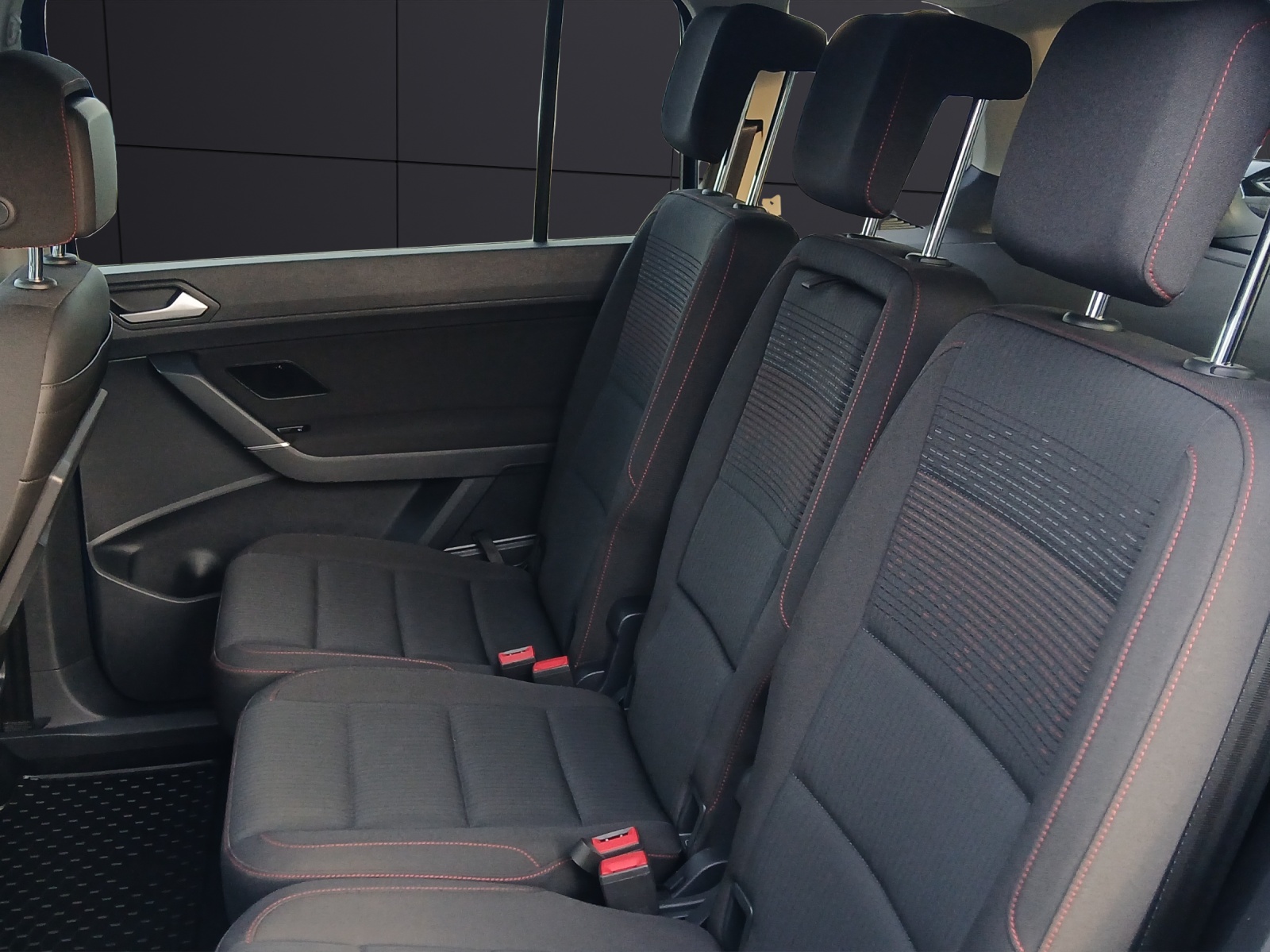 Fahrzeugabbildung Volkswagen Touran TSI Sound DSG LED AHK Navi ACC PDC SH