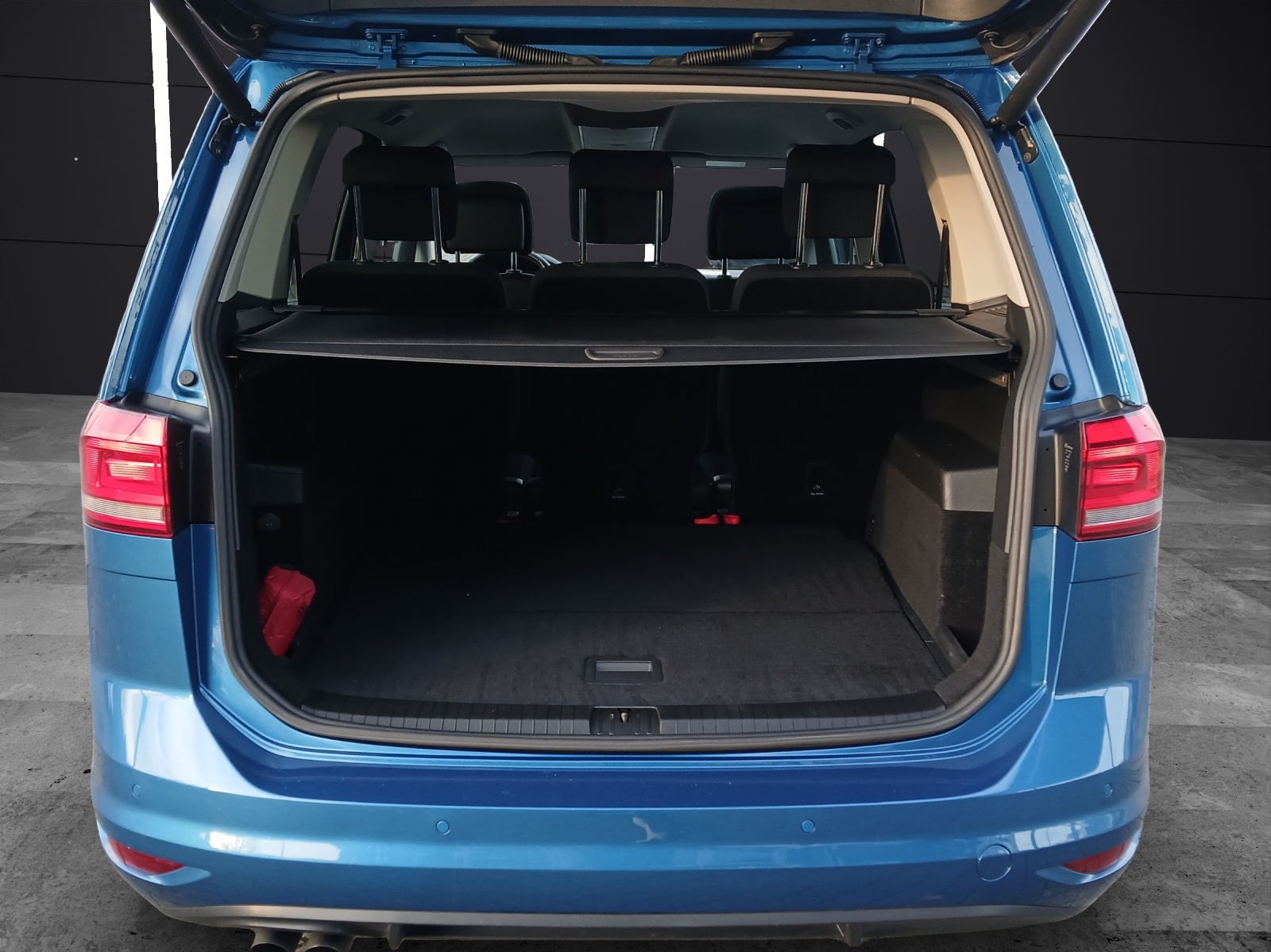 Fahrzeugabbildung Volkswagen Touran TSI Sound DSG LED AHK Navi ACC PDC SH