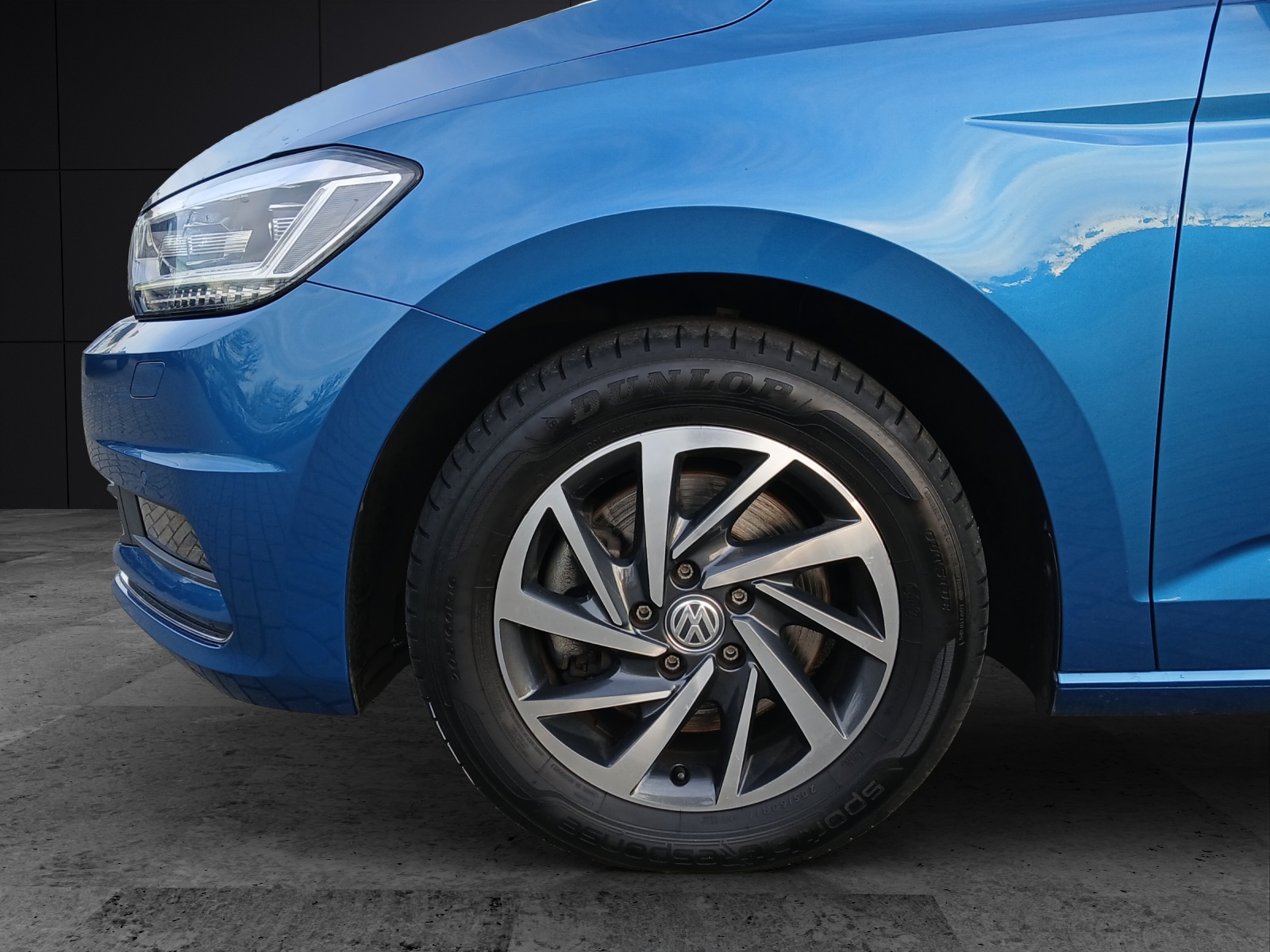 Fahrzeugabbildung Volkswagen Touran TSI Sound DSG LED AHK Navi ACC PDC SH