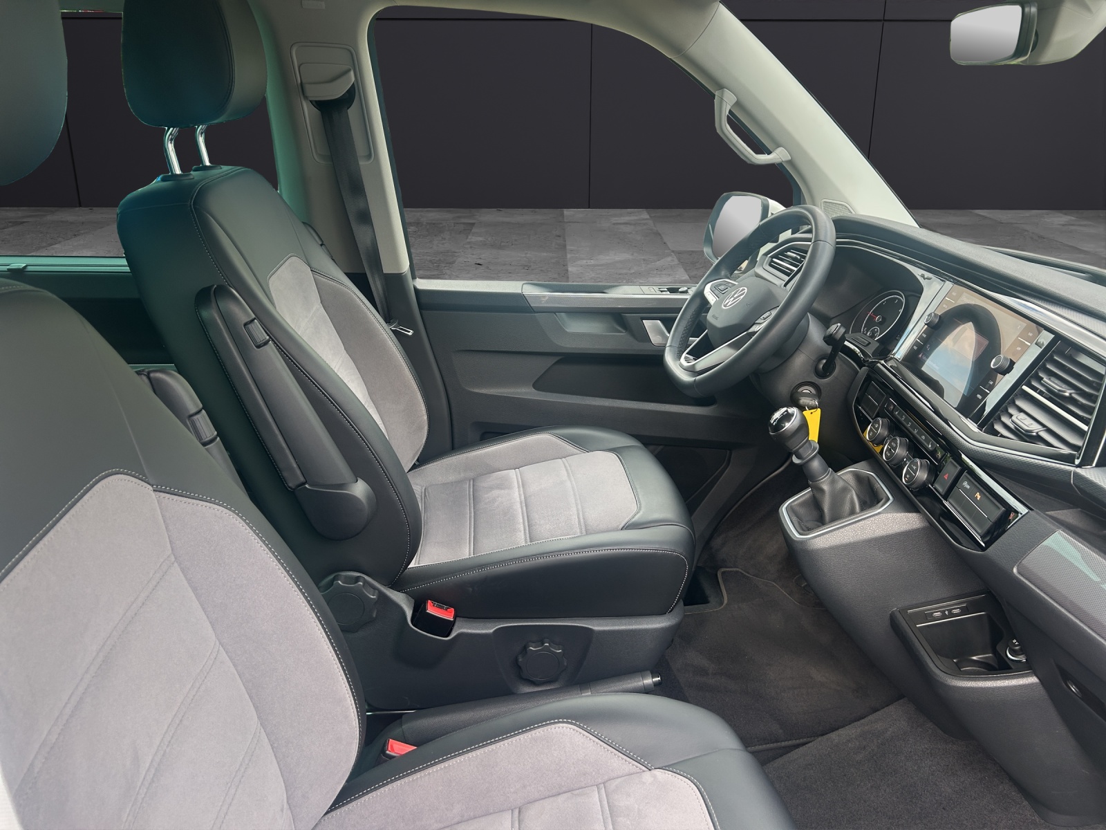Fahrzeugabbildung Volkswagen T6 Multivan T6.1 TDI Gen Six NAVI AHK LED STANDH. ACC
