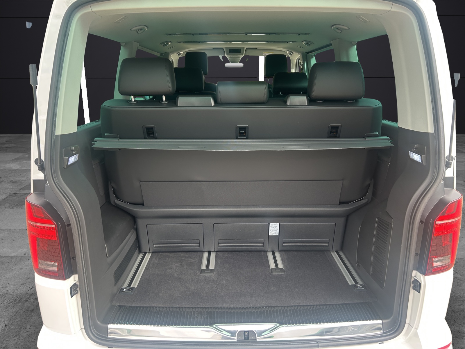 Fahrzeugabbildung Volkswagen T6 Multivan T6.1 TDI Gen Six NAVI AHK LED STANDH. ACC
