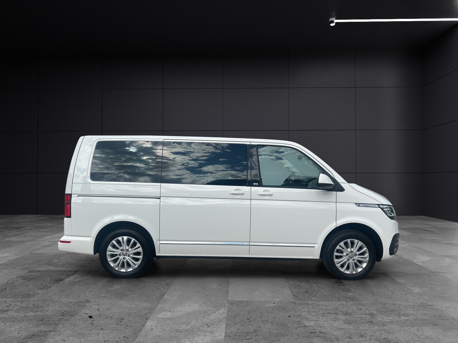 Fahrzeugabbildung Volkswagen T6 Multivan T6.1 TDI Gen Six NAVI AHK LED STANDH. ACC