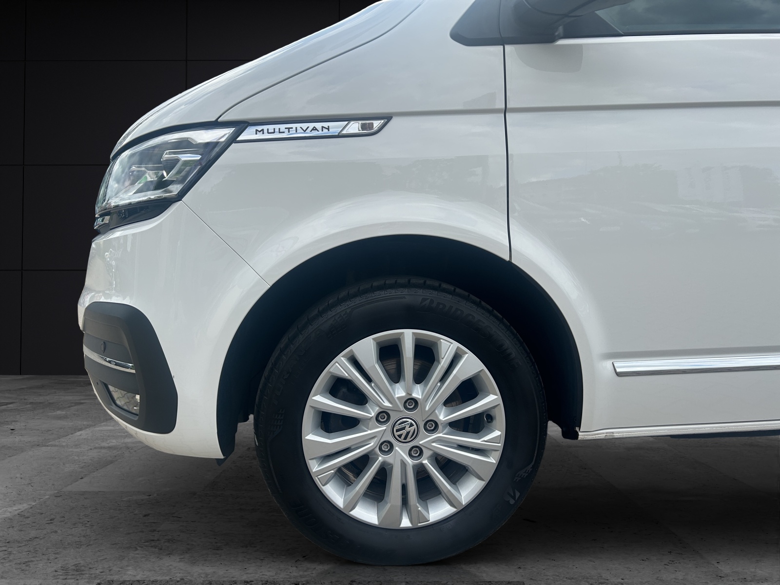Fahrzeugabbildung Volkswagen T6 Multivan T6.1 TDI Gen Six NAVI AHK LED STANDH. ACC