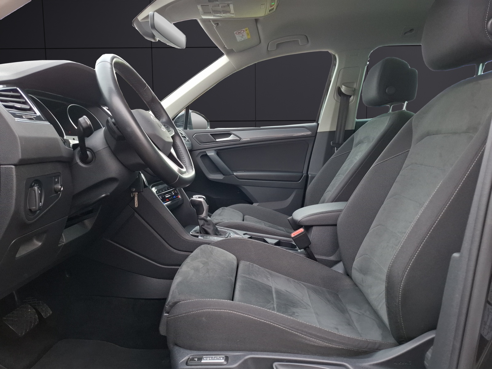 Fahrzeugabbildung Volkswagen Tiguan TDI Life DSG 4M Standhzg Matrix Navi ACC HUD PDC SH 18