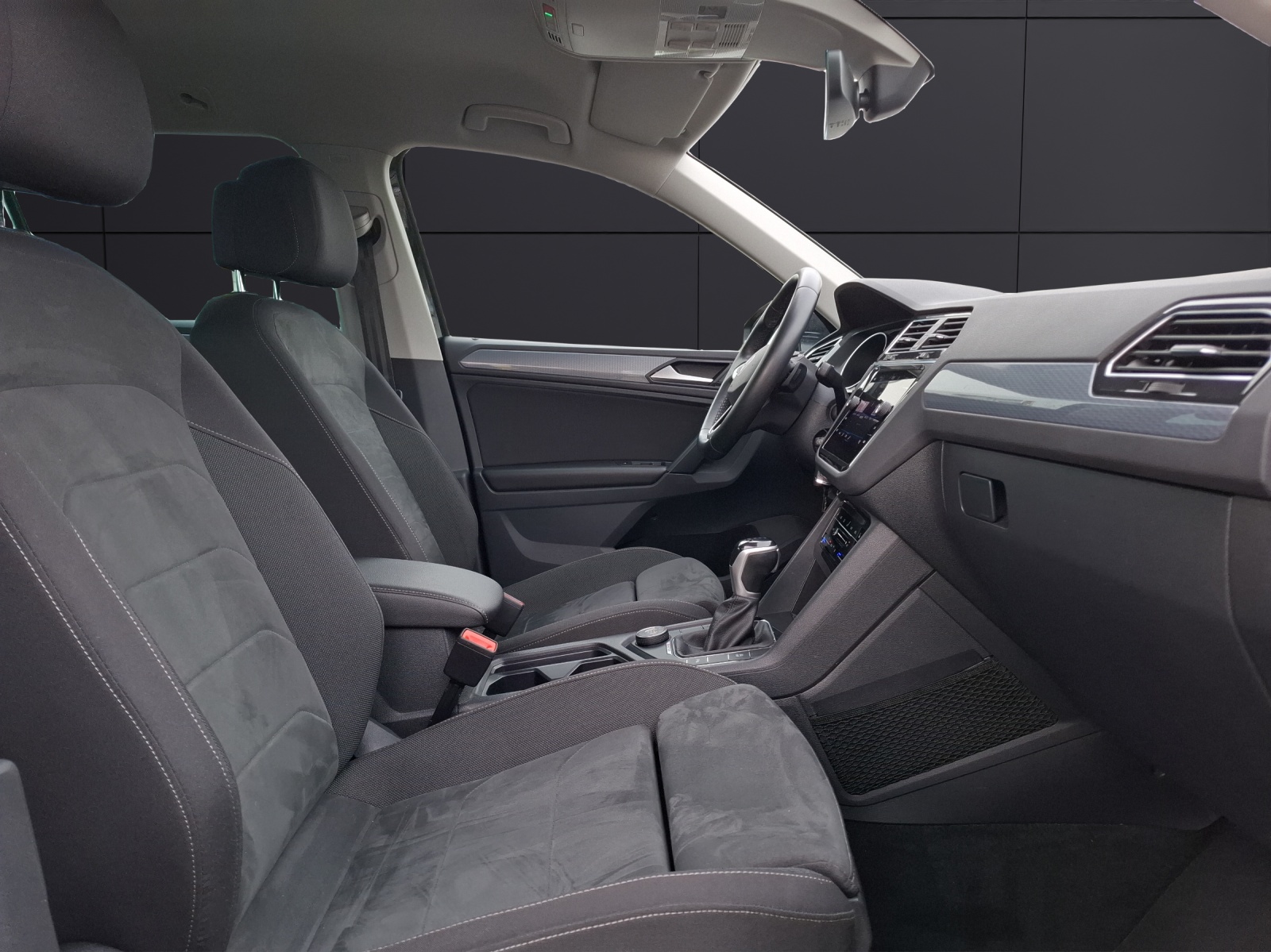 Fahrzeugabbildung Volkswagen Tiguan TDI Life DSG 4M Standhzg Matrix Navi ACC HUD PDC SH 18