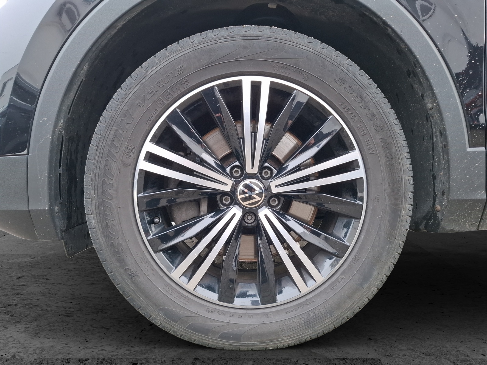 Fahrzeugabbildung Volkswagen Tiguan TDI Life DSG 4M Standhzg Matrix Navi ACC HUD PDC SH 18