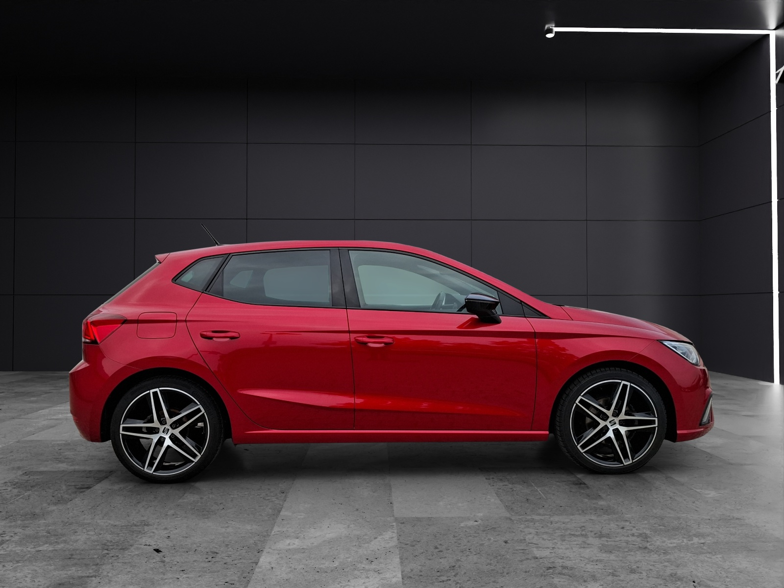 Fahrzeugabbildung SEAT Ibiza TSI FR-Line DSG LED Navi AID ACC RFK SH 18