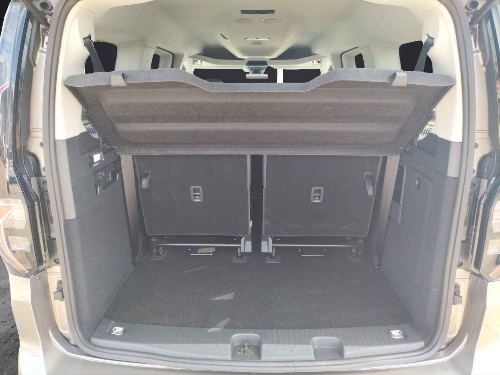 Fahrzeugabbildung Volkswagen Caddy TDI Style Maxi 4M LED STH AHK SHZ RearView