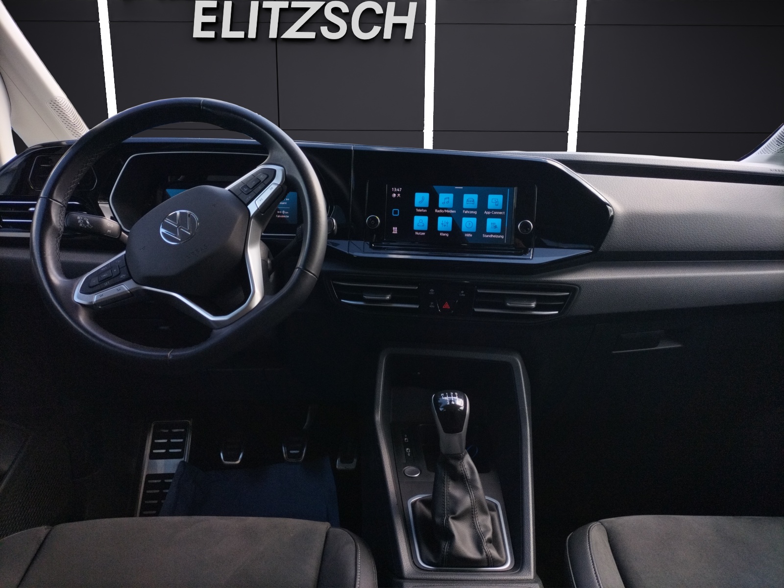 Fahrzeugabbildung Volkswagen Caddy TDI Style Maxi 4M LED STH AHK SHZ RearView