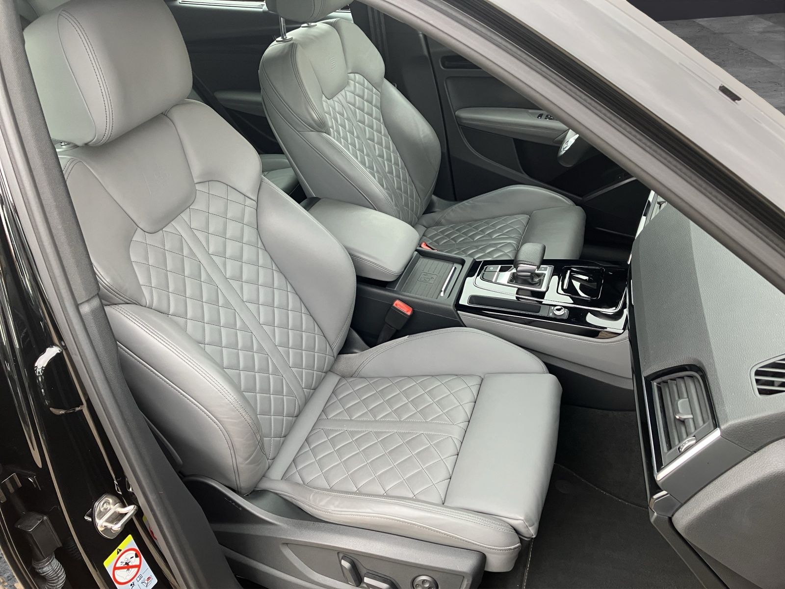Fahrzeugabbildung Audi Q5 40 TDI advanced quattro Matrix AHK Navi AVC ACC RFK