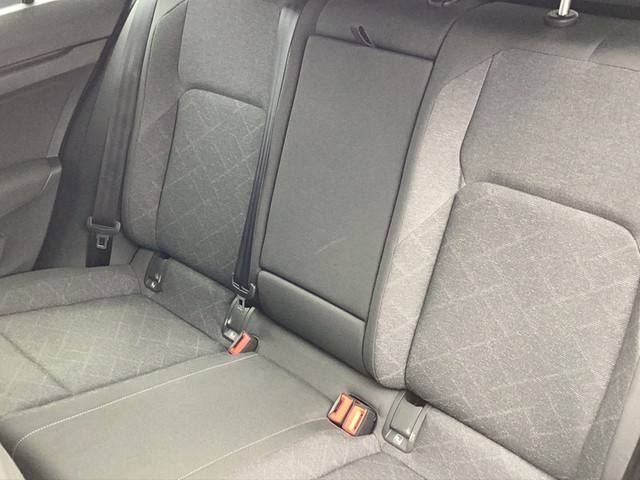 Fahrzeugabbildung Volkswagen Golf VIII Variant Life DSG LED AHK Navi AID ACC Park-Assist SH LM