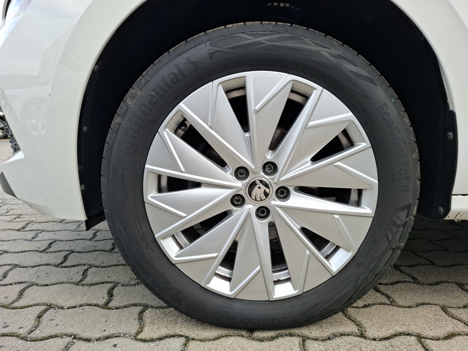 Fahrzeugabbildung SKODA Kamiq TSI Style LED Navi AID GRA PDC SH