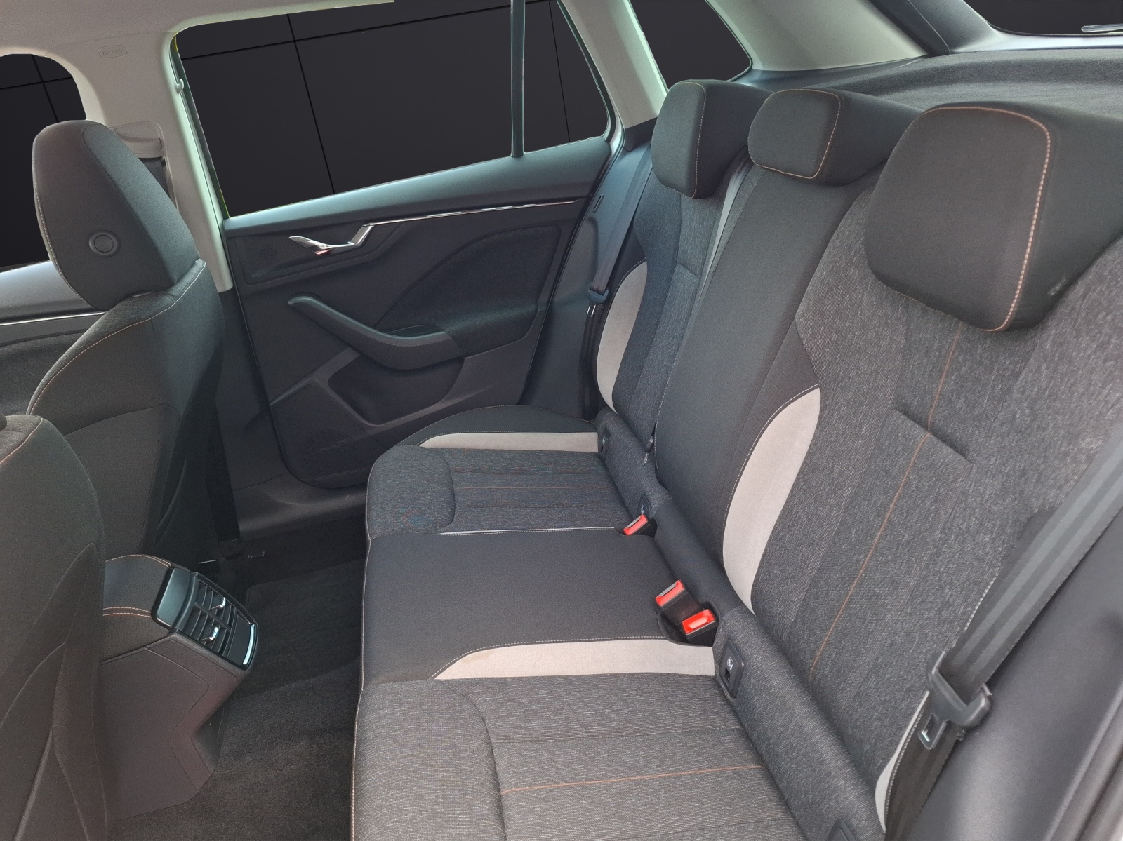 Fahrzeugabbildung SKODA Kamiq TSI Style LED Navi AID GRA PDC SH