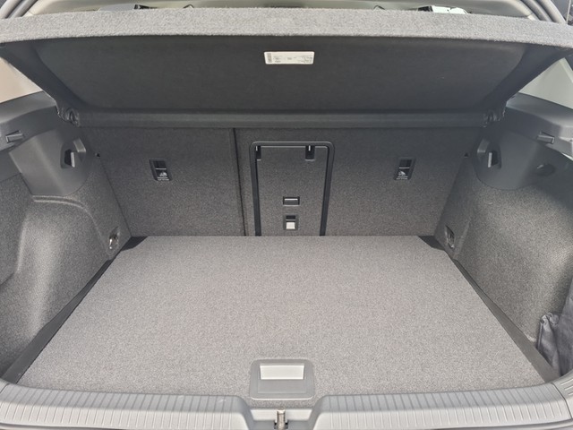 Fahrzeugabbildung Volkswagen Golf VIII TSI Move LED Climatronic AID RFK SH LM