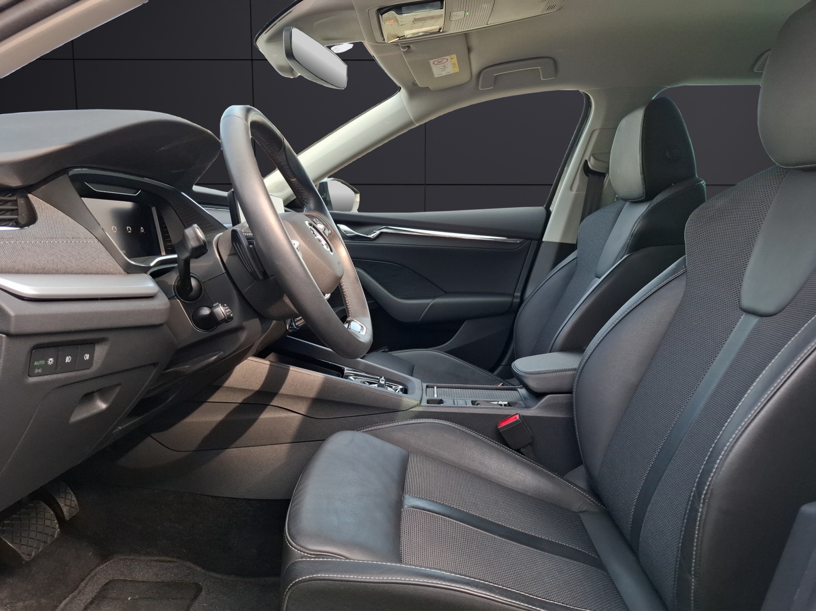 Fahrzeugabbildung SKODA Octavia Combi TDI First-Edition DSG Matrix Navi AID ACC SH 18