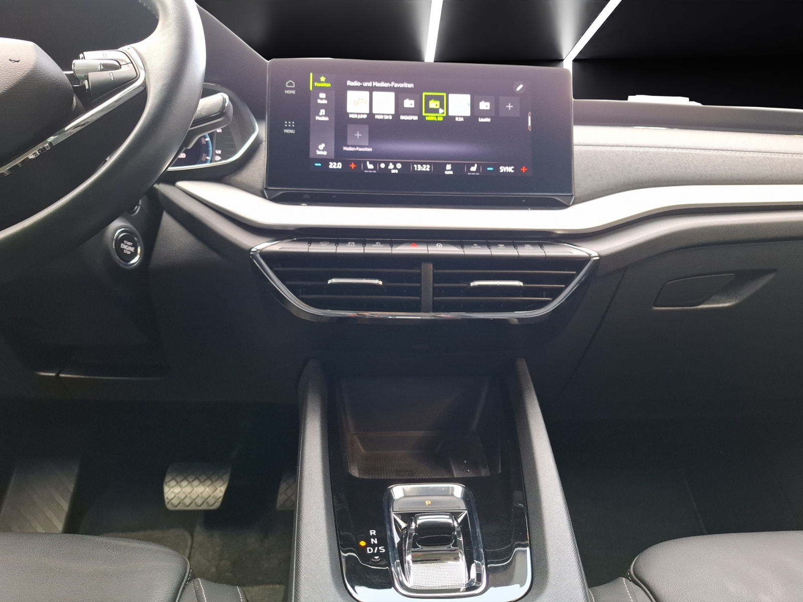 Fahrzeugabbildung SKODA Octavia Combi TDI First-Edition DSG Matrix Navi AID ACC SH 18