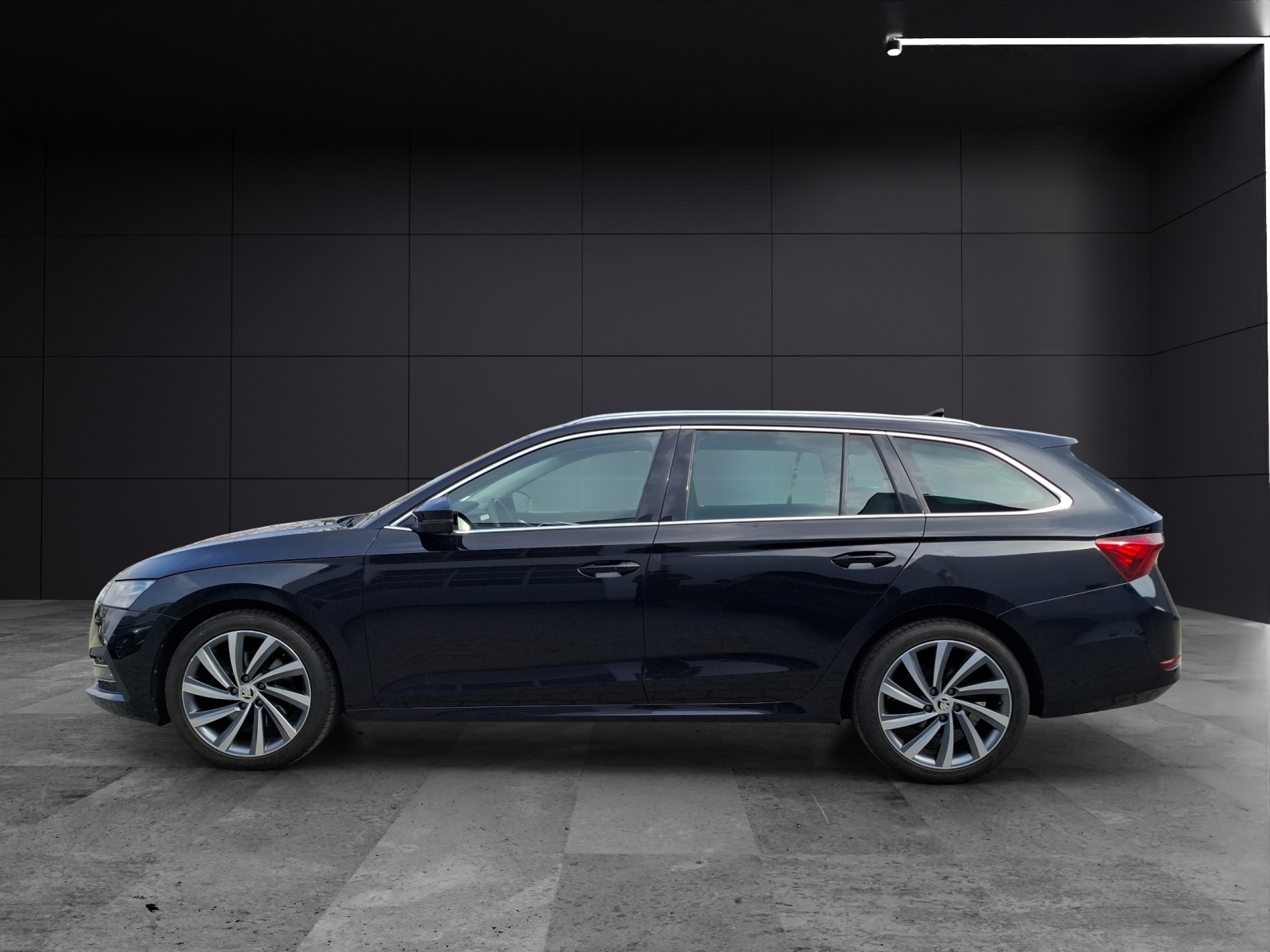 Fahrzeugabbildung SKODA Octavia Combi TDI First-Edition DSG Matrix Navi AID ACC SH 18