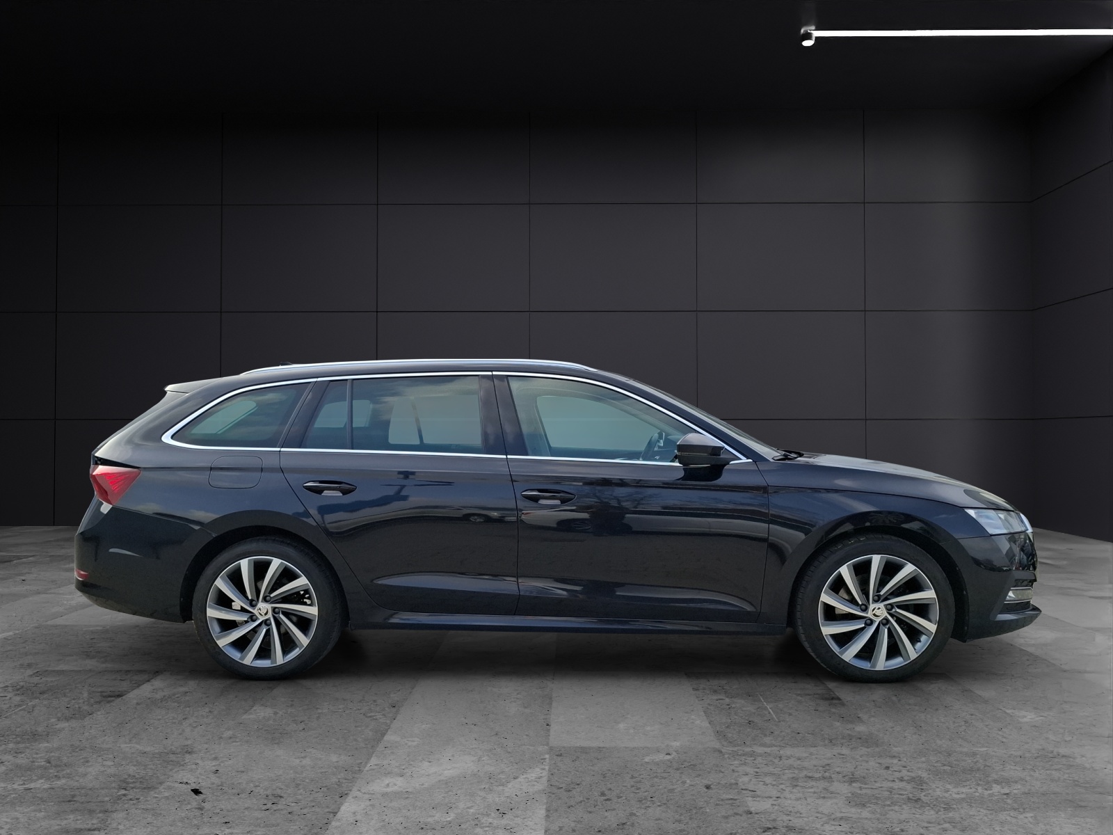 Fahrzeugabbildung SKODA Octavia Combi TDI First-Edition DSG Matrix Navi AID ACC SH 18