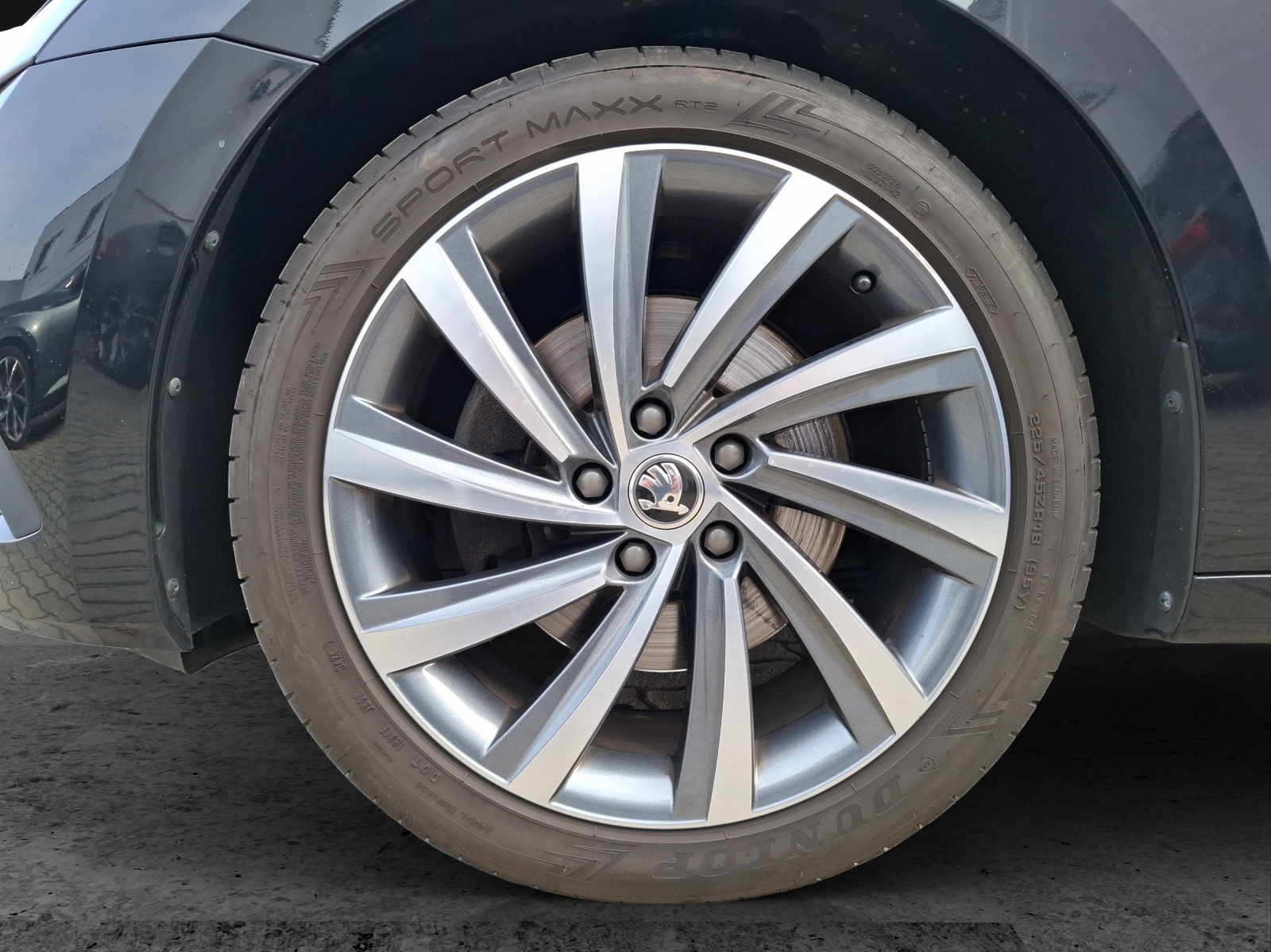 Fahrzeugabbildung SKODA Octavia Combi TDI First-Edition DSG Matrix Navi AID ACC SH 18