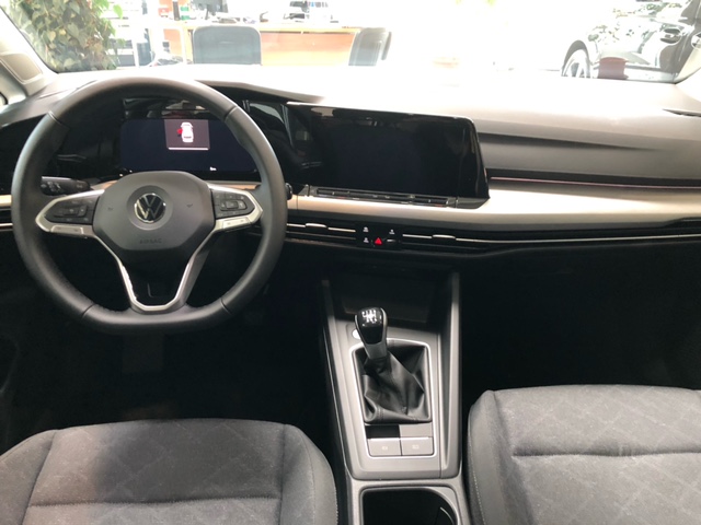 Fahrzeugabbildung Volkswagen Golf VIII Variant Life TSI NAVI CLIMA ACC SH
