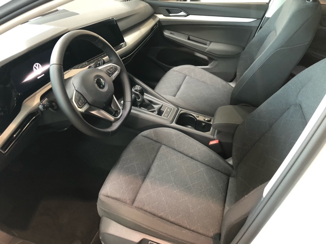Fahrzeugabbildung Volkswagen Golf VIII Variant Life TSI NAVI CLIMA ACC SH